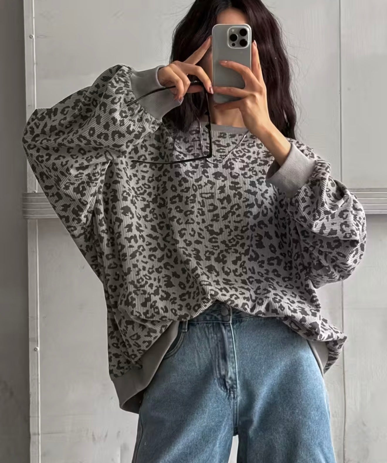 Grey Leopard Sweat-shirt